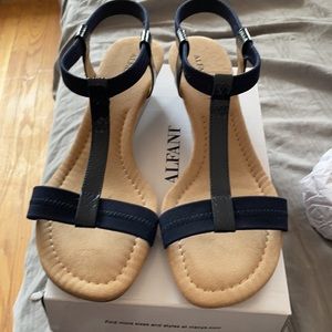 Alfani Navy Snake Voyage size 10 1/2 sandals